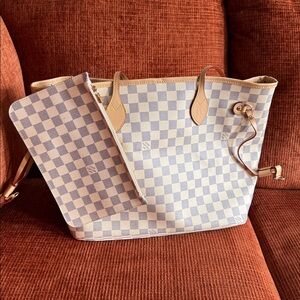 Large Grey and White Checkered Tote w/ Wristlet Pouch